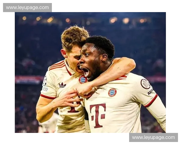 拜仁球迷抗议裁判判罚，孔帕尼赛后直言不满点球决定