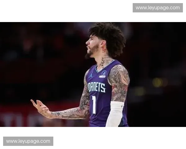 黄蜂客场118-113力克火箭，鲍尔22分7助攻延续连胜