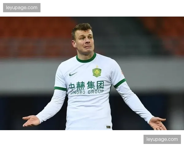 青岛西海岸人员调整:阿齐兹买断,梅米舍维奇自由身加盟